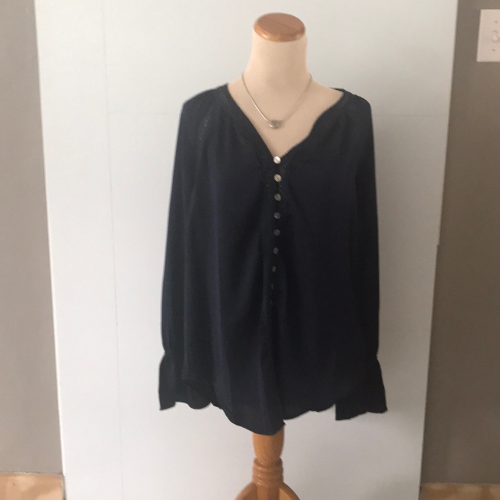 🌸Navy free flowing blouse/Suzanne Betro/S